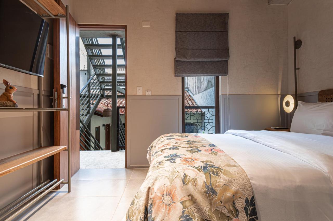 Soy Local Insignia Hotel