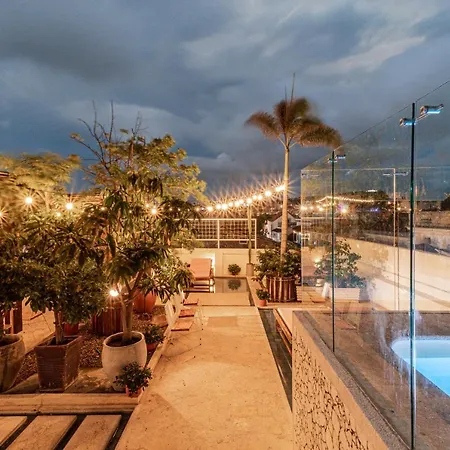 Soy Local Insignia Hotel 4*