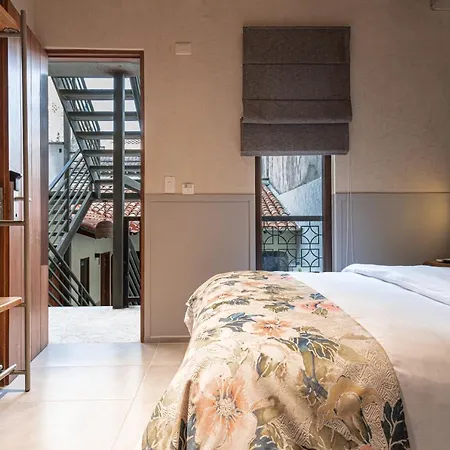 Soy Local Insignia Hotel