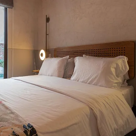 Soy Local Insignia Hotel 4*