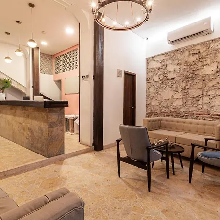 Soy Local Insignia Hotel 4*
