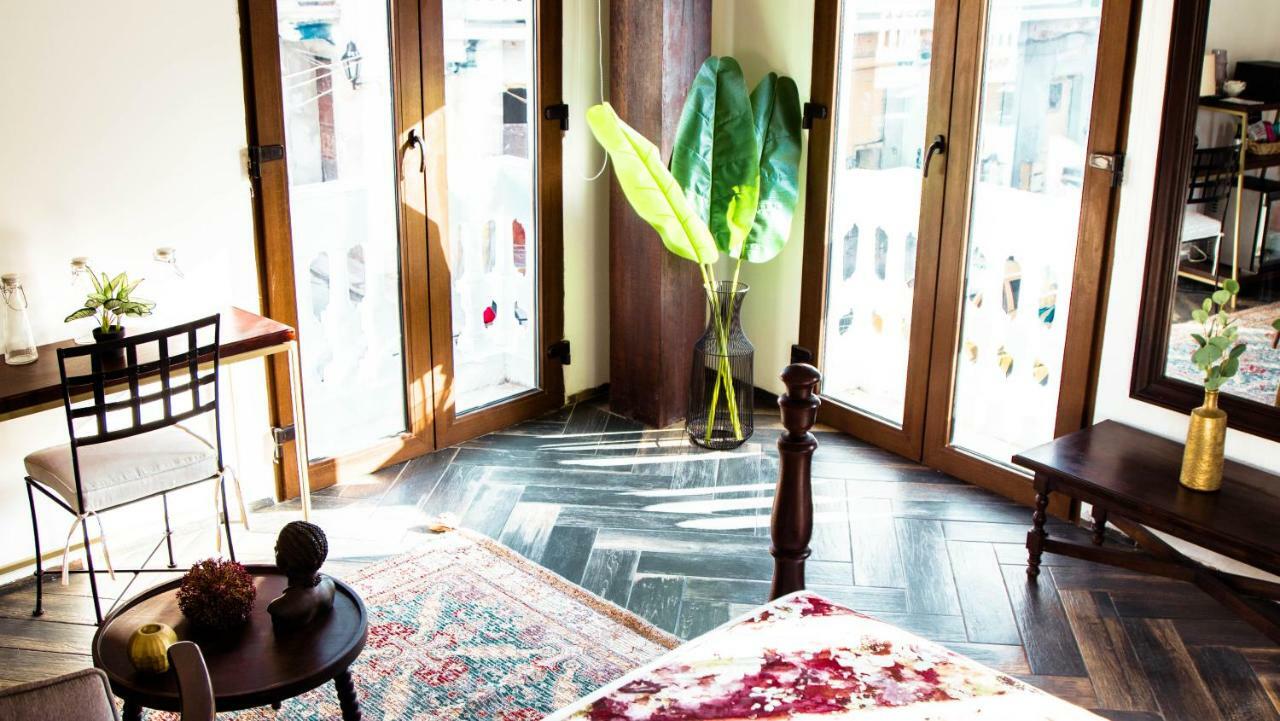 Hotel Soy Local Insignia