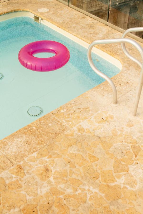 Soy Local Insignia Hotel 4*