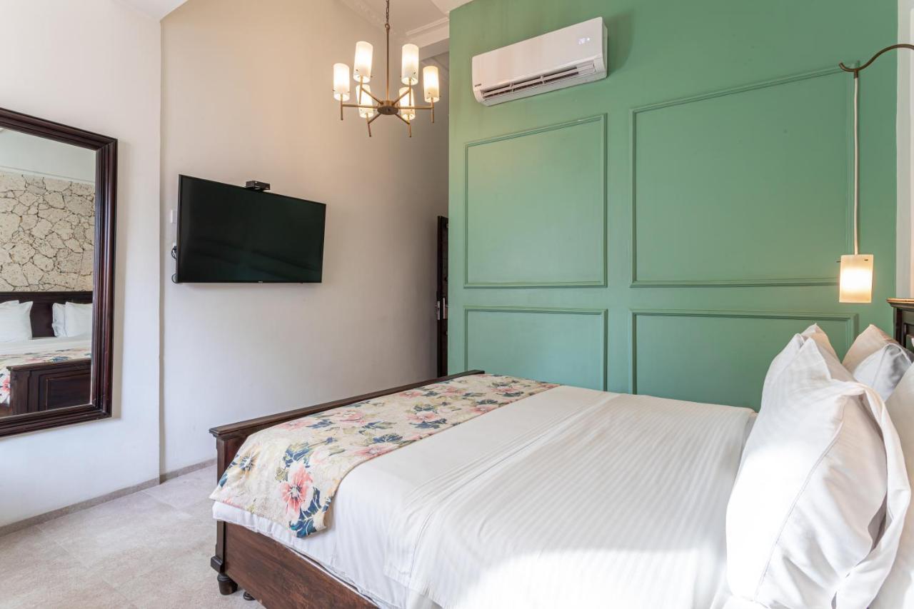 Soy Local Insignia Hotel