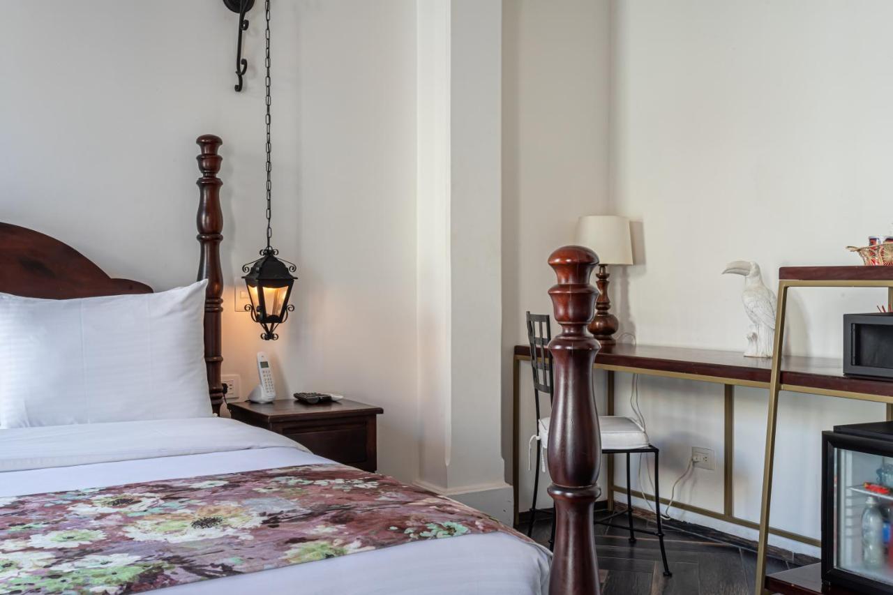 Soy Local Insignia Hotel