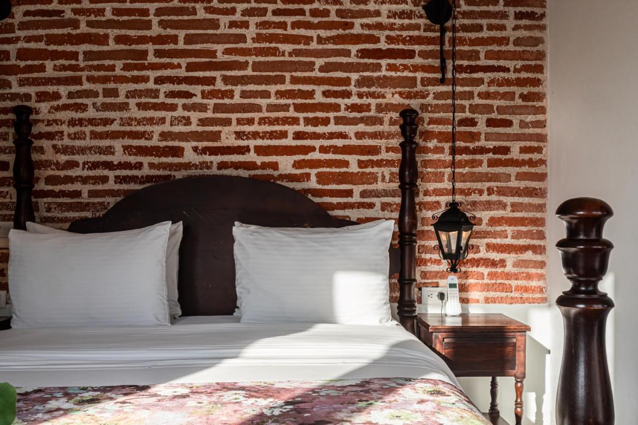 Soy Local Insignia Hotel