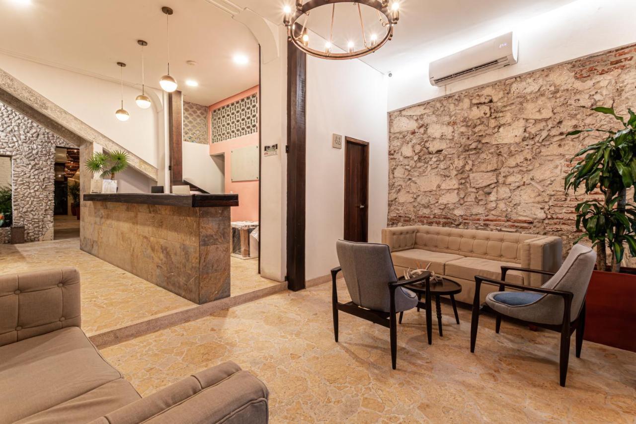 Soy Local Insignia Hotel 4*