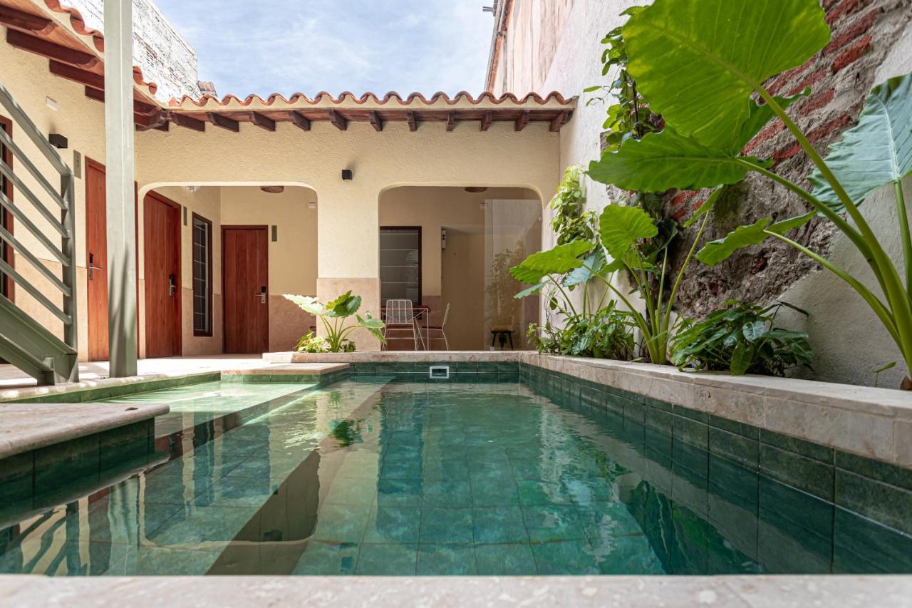 Soy Local Insignia 4*